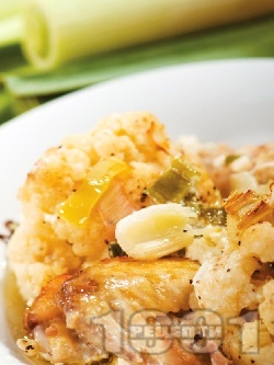 Запеканка от пиле с карфиол и топено сирене на фурна - снимка на рецептата